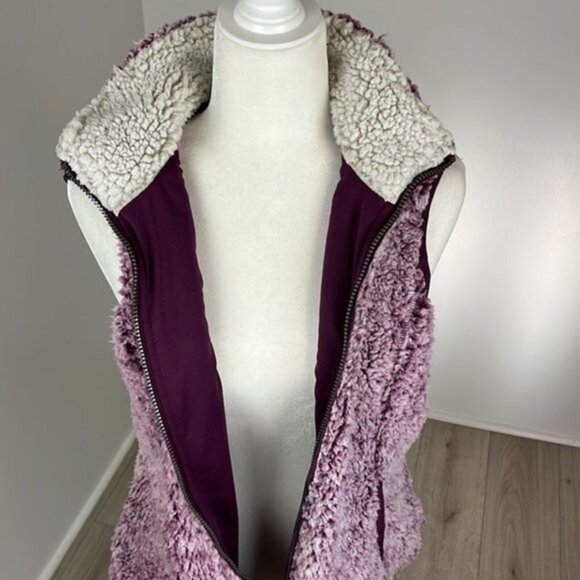 GreenTea Purple & White Sherpa Vest Size M - Picture 3 of 10